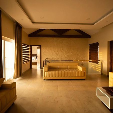 Elixir Hills Suites Resort And Spa Мунар Екстериор снимка