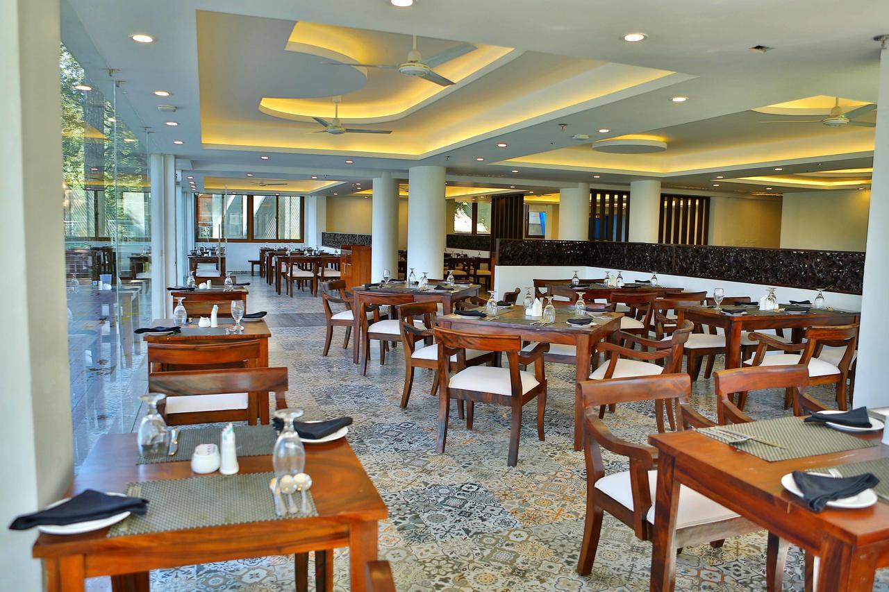 Elixir Hills Suites Resort And Spa Мунар Екстериор снимка
